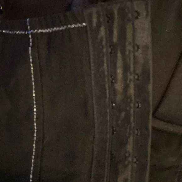 Black bustier with lace up front - Picture 3 of 10